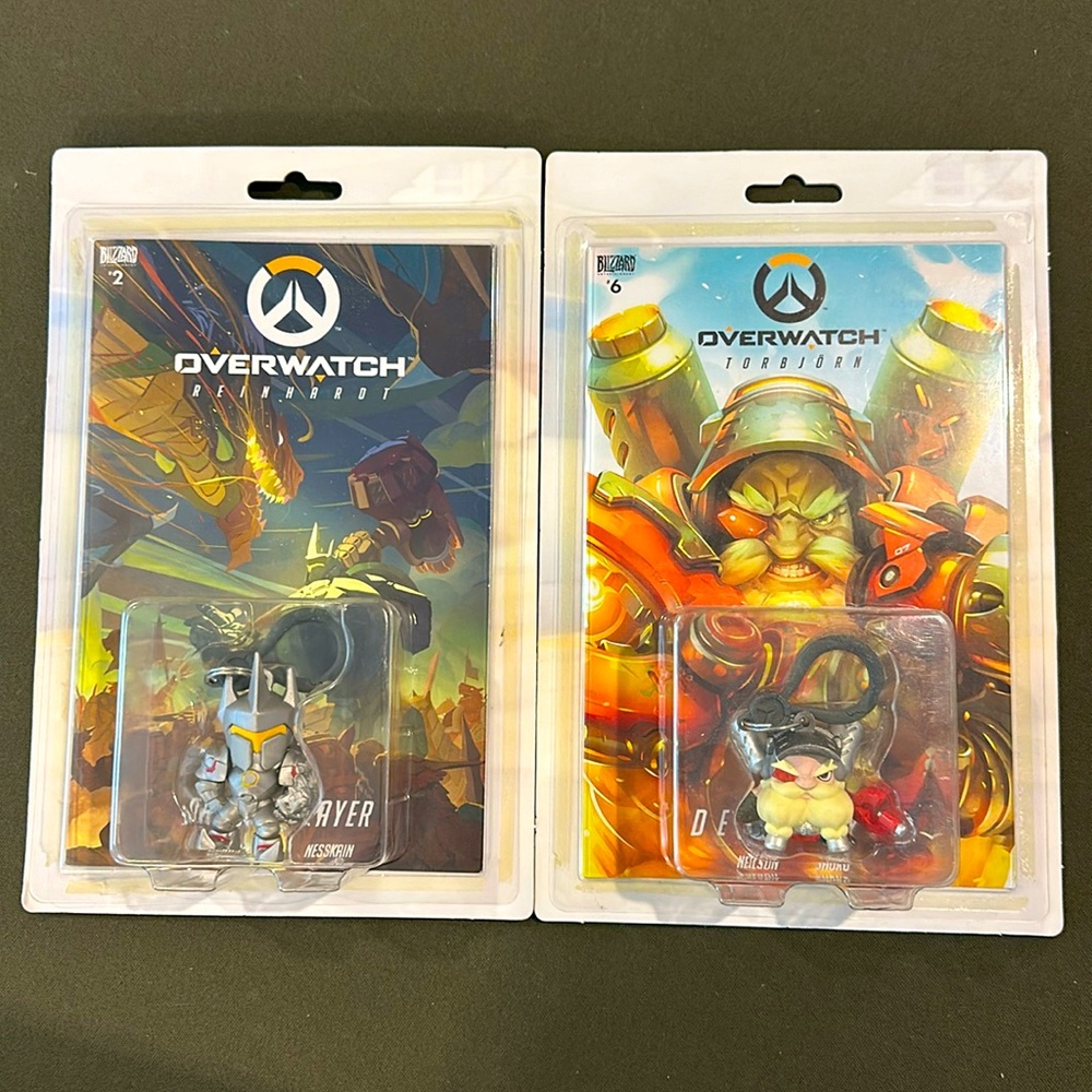 Overwatch Dragon Slayer Reinhardt #2 & Destroyer Torbjorn #6 Keychain/Comic.